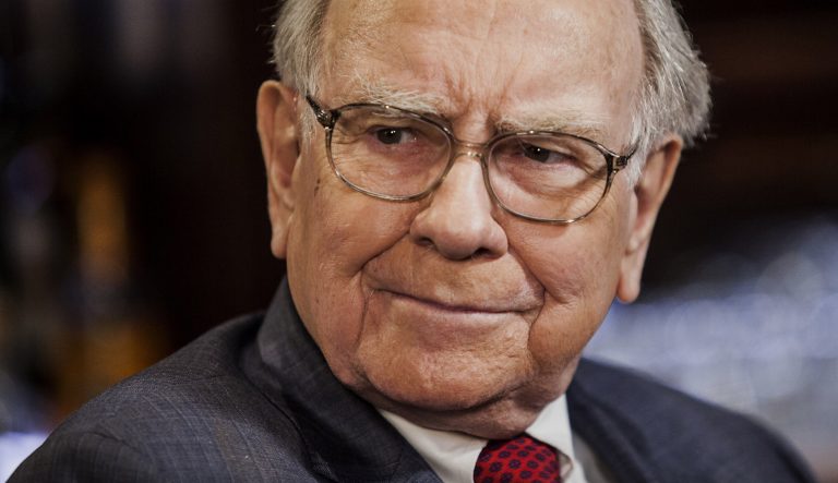 Warren Buffett Slates Bitcoin, Denies Owning Crypto Gifted by Justin Sun