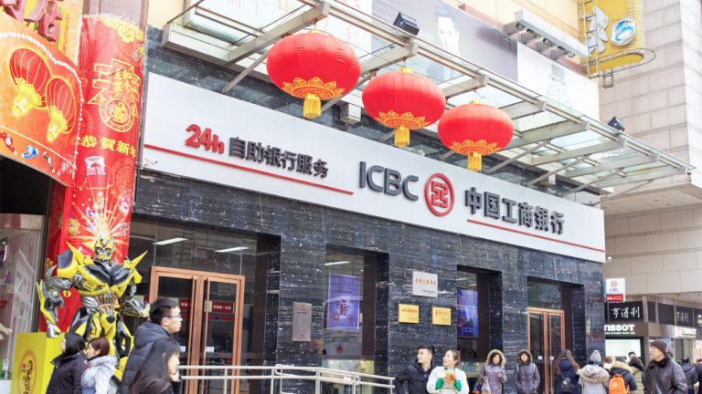 Major Chinese Banks Bar Customers From Buying Gold, Precious Metals