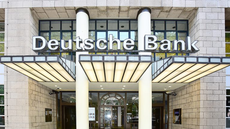 Deutsche Bank: Investors Increasingly Choose Bitcoin Over Gold to Hedge Dollar Risk, Inflation