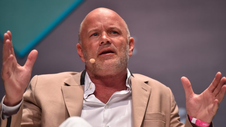 9 Trillion vs. 100 Trillion: Billionaire Mike Novogratz Asks Which Cryptocurrency Will Win the Payments Race