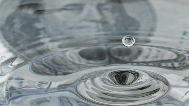 Premium on Grayscale's GBTC Drops as Reports of New Trusts Emerge: Chinese Crypto Community Unhappy