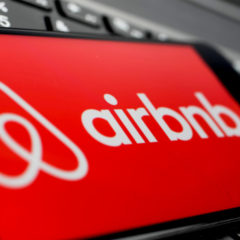 Airbnb Looking to Support Crypto While Focusing on Free Housing for 100,000 Ukrainian Refugees