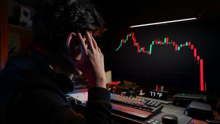 Coinshares: Digital Asset Funds See $240 Million Outflows Amid Global Economic Jitters