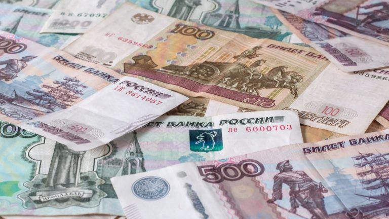 A Hit on the Dollar: Russia Pays for Over Half of It Imports in Rubles