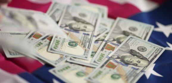Putin’s Advisor: US Stablecoin Push Is Part of a $37 Trillion Debt-Ending Scheme
