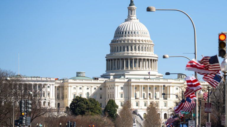 Image of the US senate from a distance.